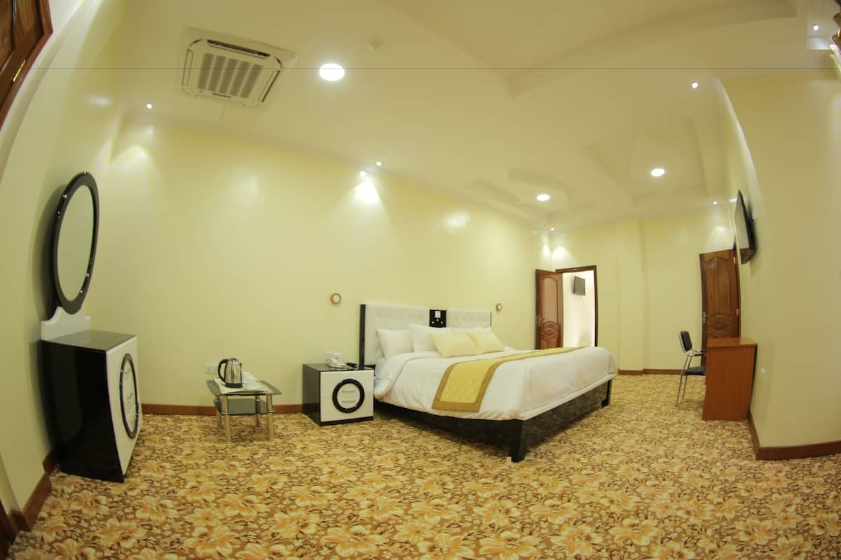 1 bedroom, in-room safe, desk, iron/ironing board