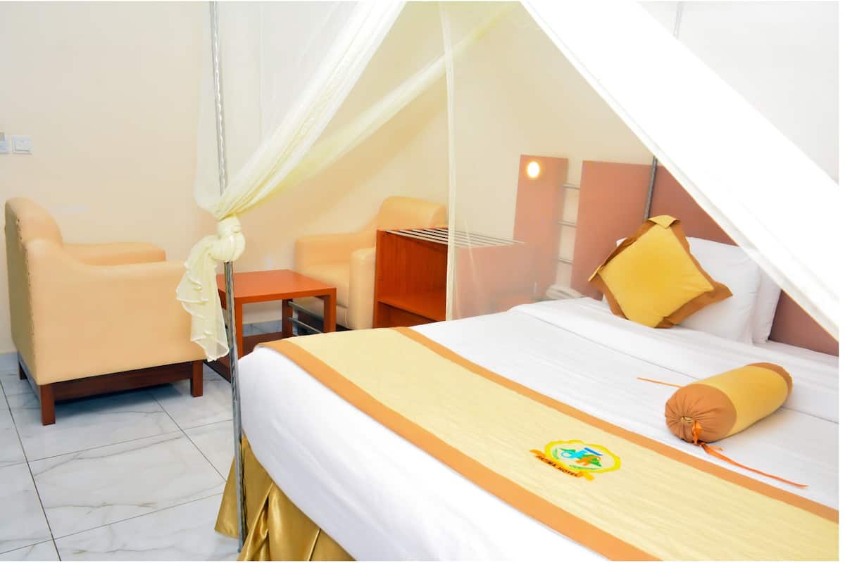 1 bedroom, in-room safe, desk, iron/ironing board