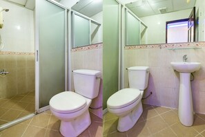 Bathroom - Binh Dung Hotel (Ho Chi Minh City)