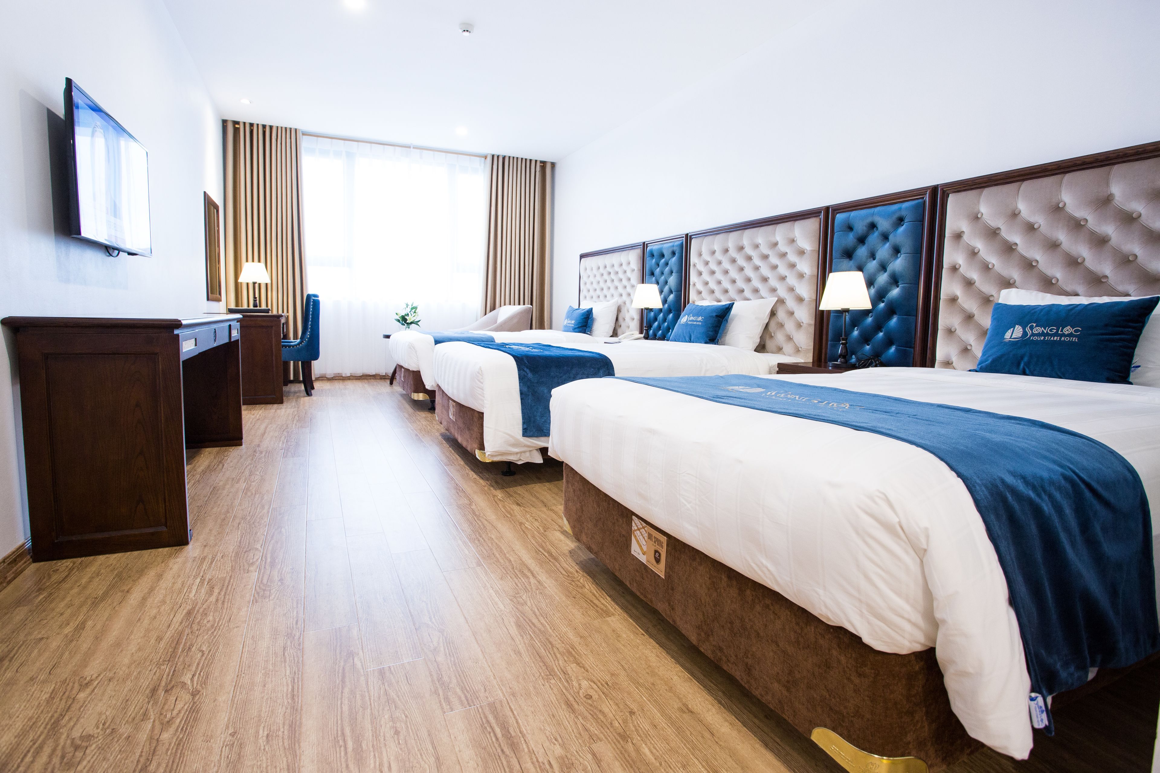 grand deluxe triple room | 1 bedroom, premium bedding, minibar, desk