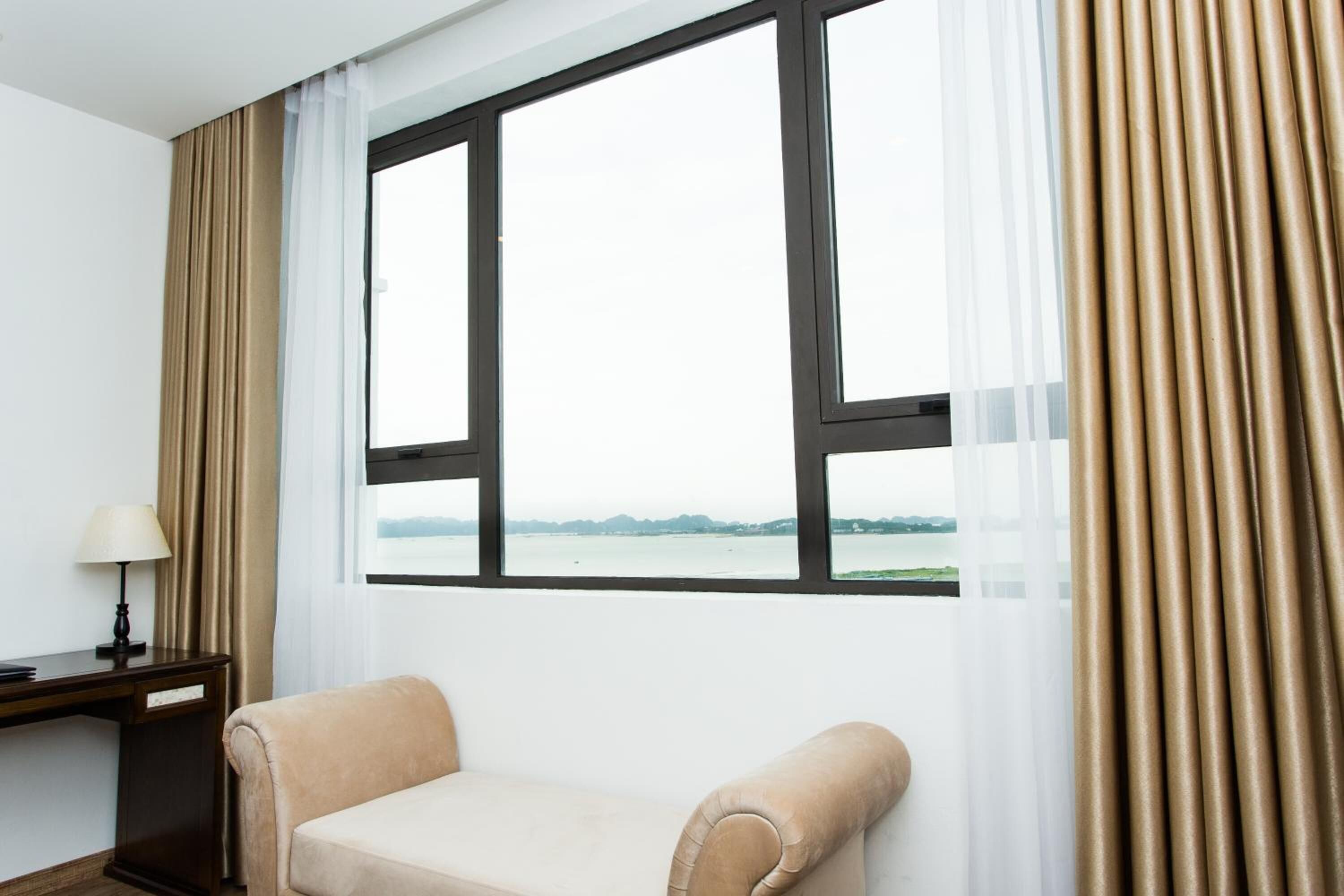 Premium bedding, minibar, desk, soundproofing