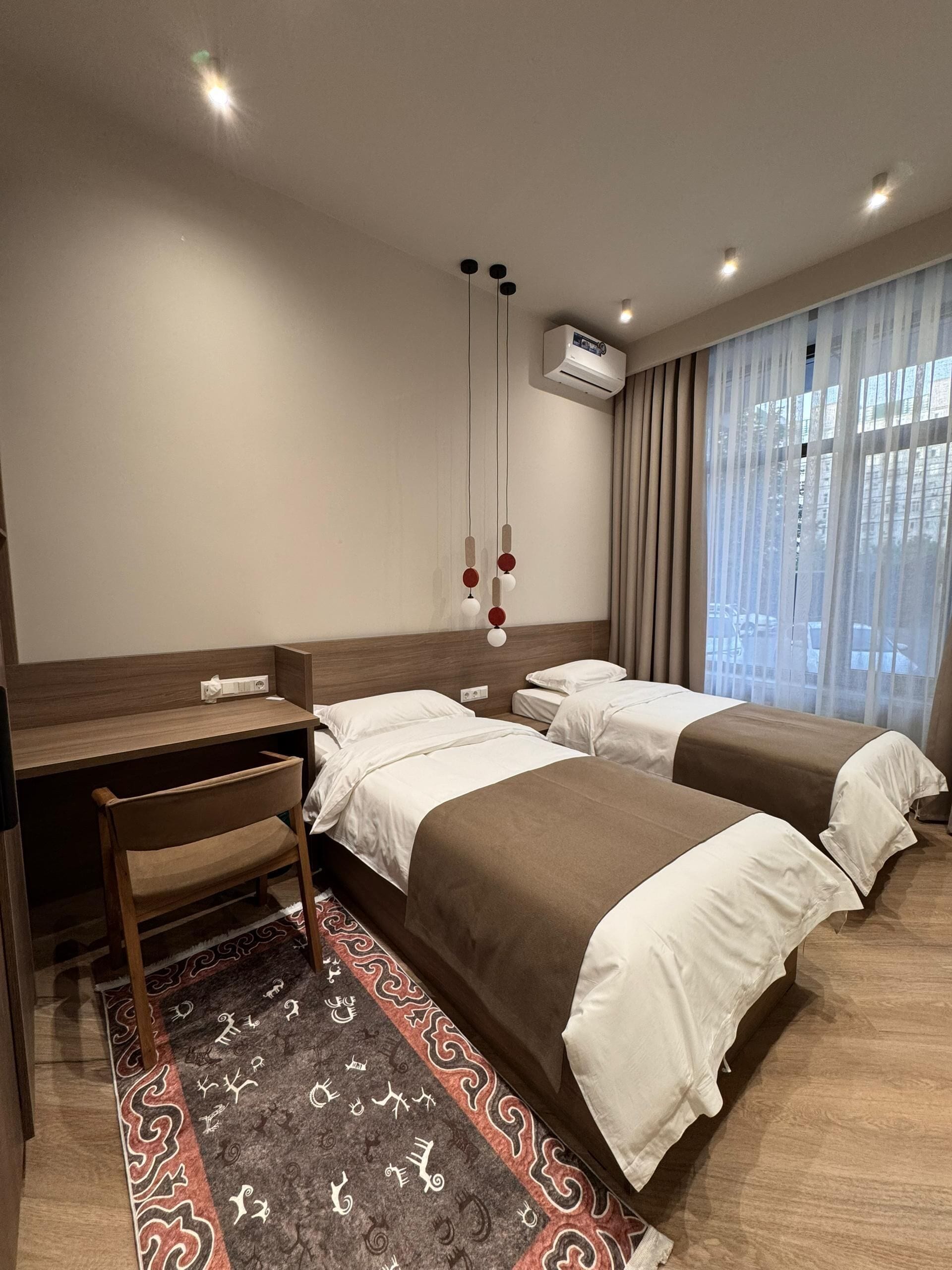 Chambre exclusive avec lits jumeaux | Literie de qualité, couette en duvet, minibar, coffre-fort