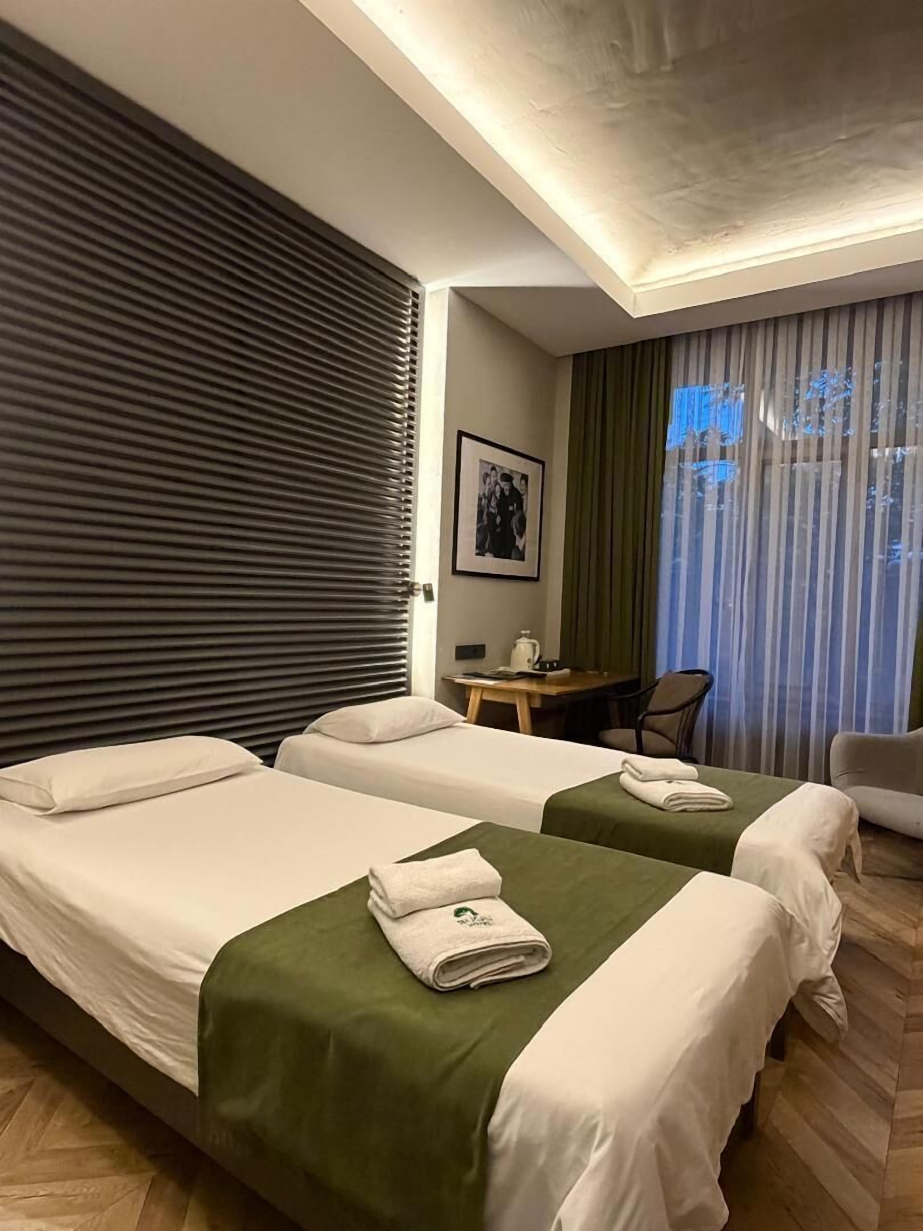 Premium bedding, down comforters, minibar, in-room safe