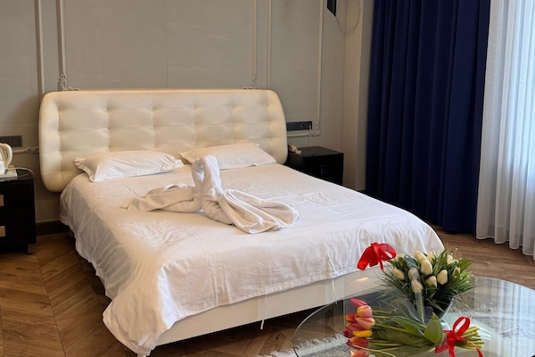 Suite júnior | Roba de llit d'alta qualitat, cobrellits i minibar