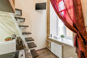 開放式客房 ("Da Vinci") | 客廳 | 平面電視