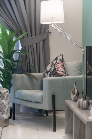 Superior Studio, 1 Queen Bed, City View | Individually furnished, desk, iron/ironing board, free WiFi - HiGuests - Sky Views   (Dubai)