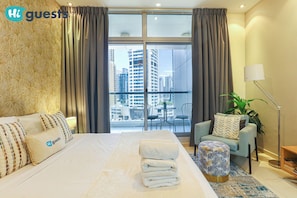 Superior Studio, 1 Queen Bed, City View | Individually furnished, desk, iron/ironing board, free WiFi