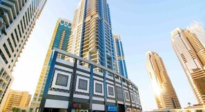 Front of property - HiGuests - Sky Views   (Dubai)