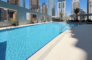 Outdoor pool - HiGuests - Sky Views   (Dubai)