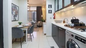 Studio Supérieur, 1 grand lit, vue ville | Cuisine privée