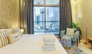 Superior Studio, 1 Queen Bed, City View | Individually furnished, desk, iron/ironing board, free WiFi - HiGuests - Sky Views   (Dubai)