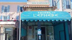 Unclassified image, 2 of 26, button - Hôtel l'Ephèbe (Agde)