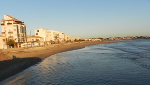Unclassified image, 4 of 26, button - Hôtel l'Ephèbe (Agde)