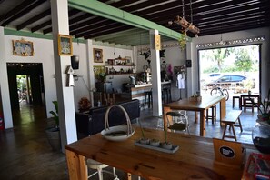 Lobby sitting area - Hosts Huahin - Hostel (Hua Hin)