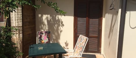 Doppelzimmer, eigenes Bad, Gartenblick | Terrasse/Patio