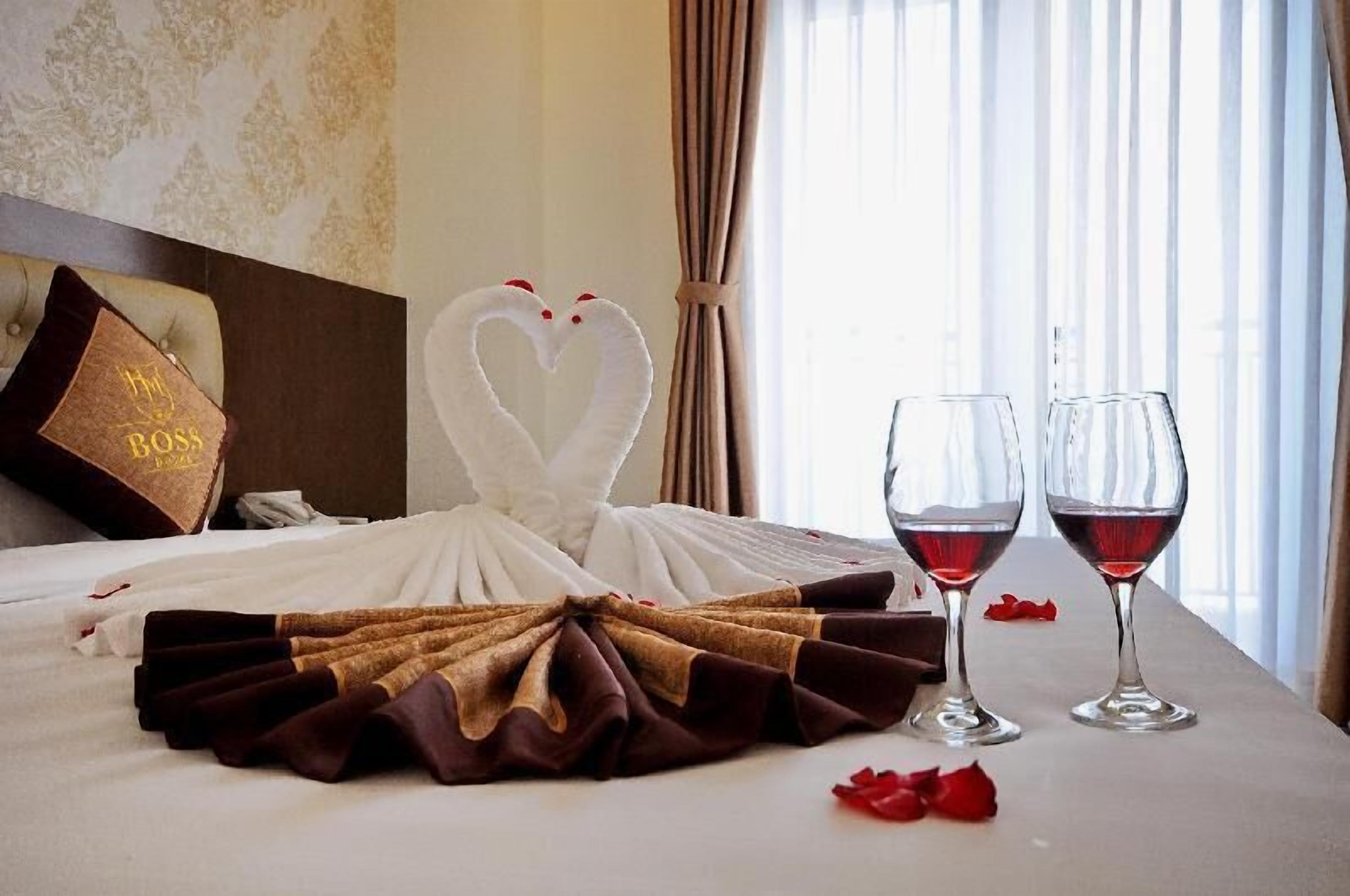 Premium bedding, pillow-top beds, minibar, in-room safe