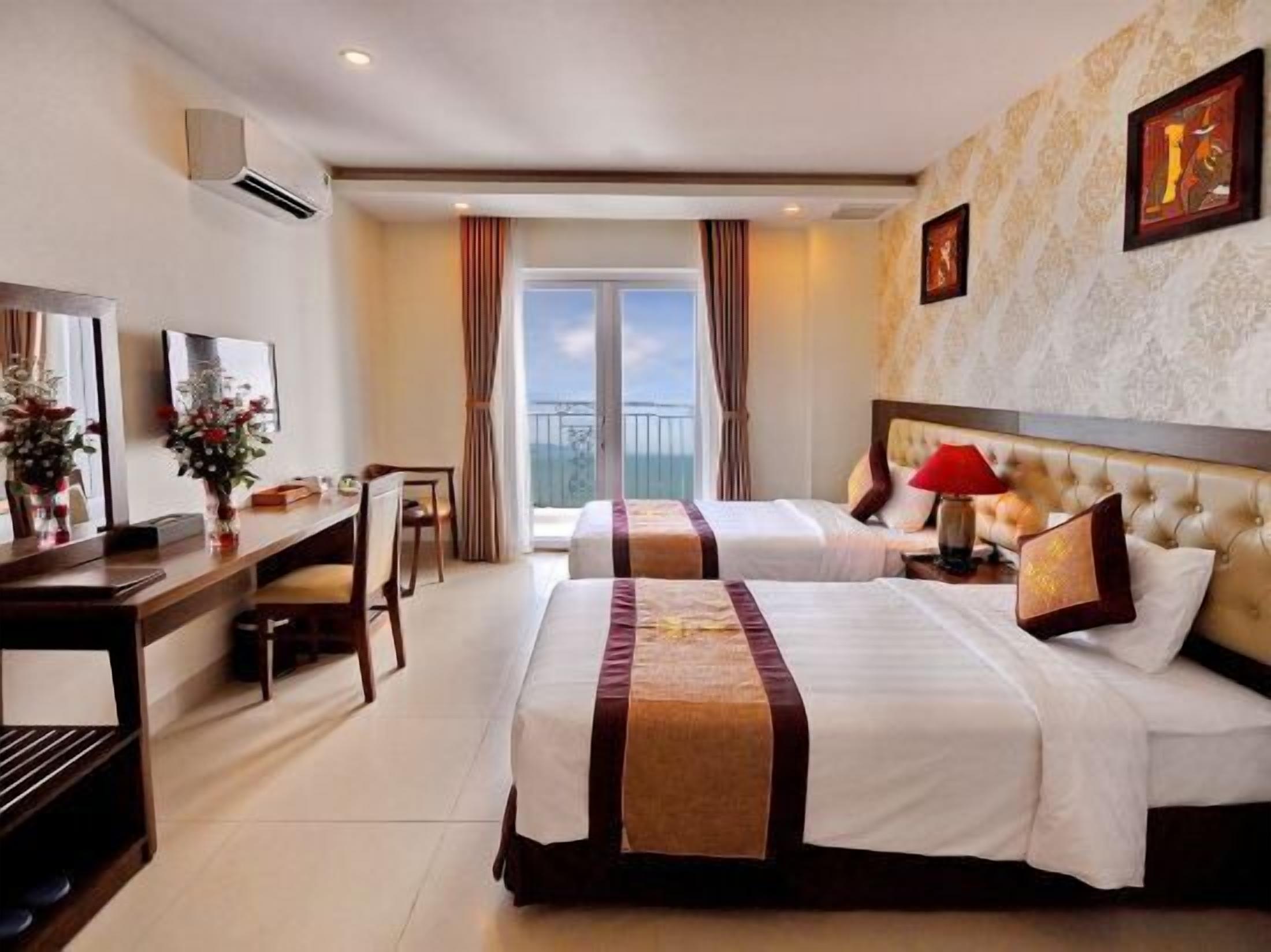 Premium bedding, pillowtop beds, minibar, in-room safe