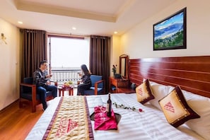Deluxe Double Room | Minibar, in-room safe, desk, blackout drapes