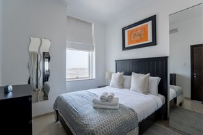 City Apartment, 1 Queen Bed, Marina View | Premium bedding, individually decorated, individually furnished, desk - HiGuests - Botánica Tower (Dubai)