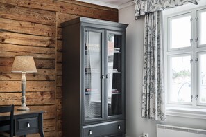 豪華雙人房 | 特厚豪華床墊、迷你吧、書桌、手提電腦工作空間