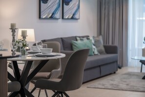 Design Apartment | Living area | Flat-screen TV - HiGuests - Elite Residence (Dubai)