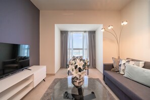 Deluxe Apartment | Living area - HiGuests - Elite Residence (Dubai)