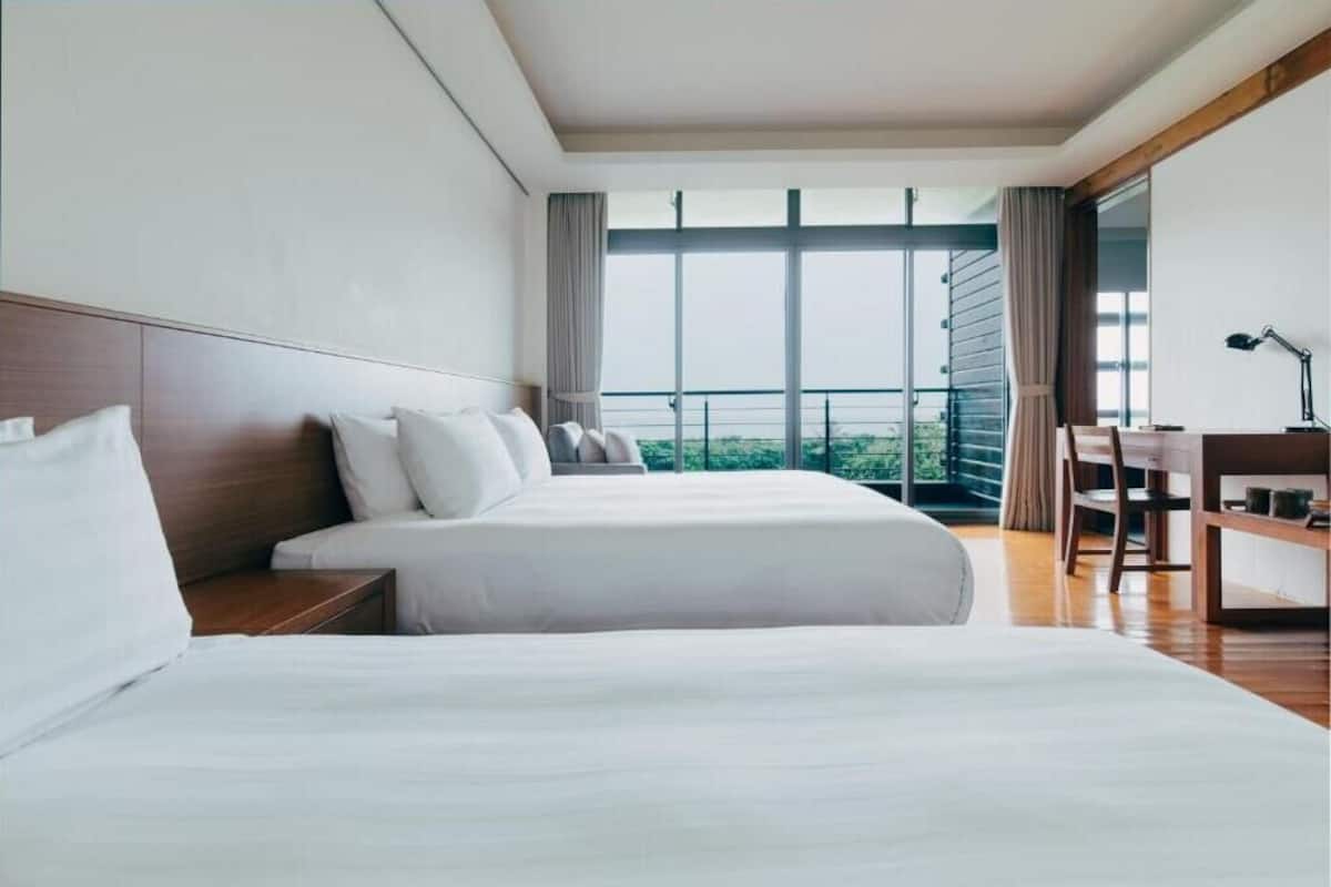 Superior Triple Room, Ocean View | Desk, blackout curtains, soundproofing, free WiFi