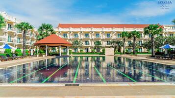 Outdoor pool, open 8 AM to 8 PM, pool umbrellas, pool loungers