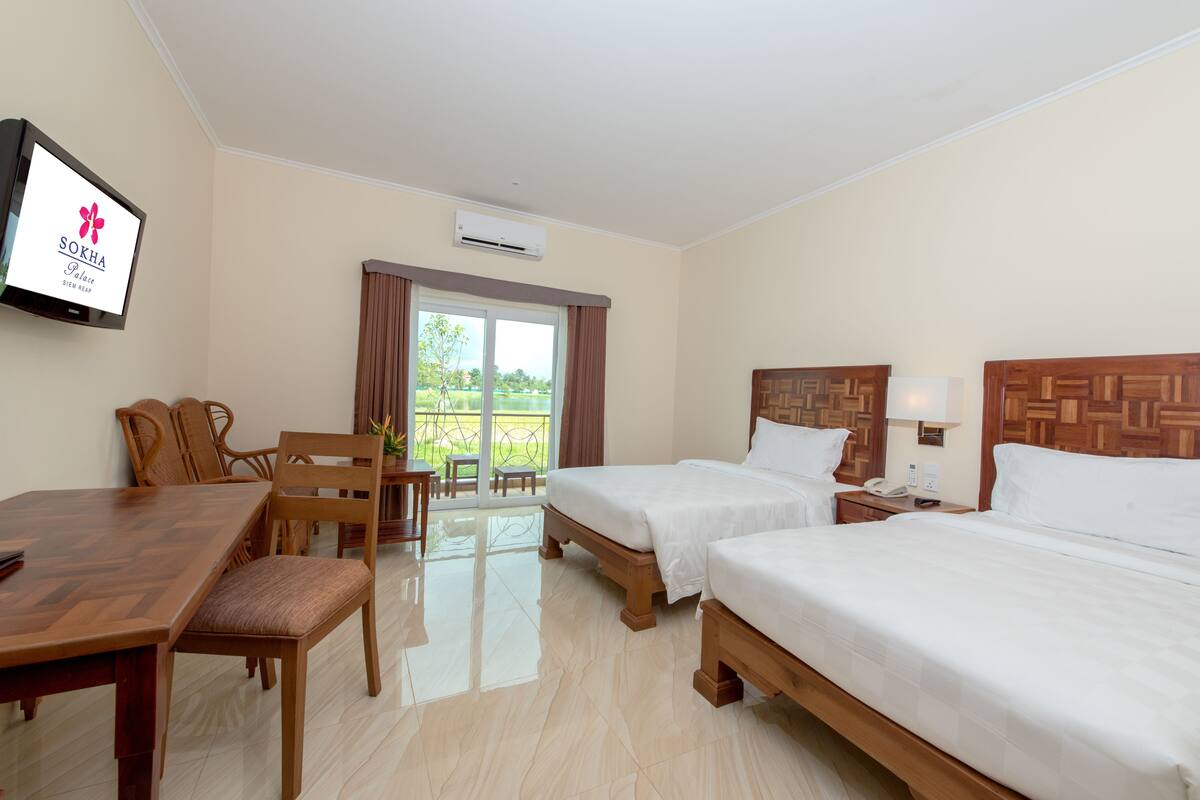 Superior Double or Twin - Garden View | ตู้นิรภัยในห้องพัก, โต๊ะทำงาน, ห้องเก็บเสียง, เตารีด/โต๊ะรีดผ้า