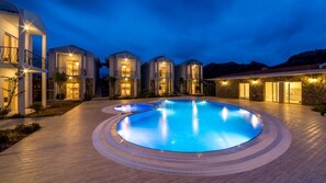 Seasonal outdoor pool, free cabanas, pool umbrellas - Kalina Otel (Datça)