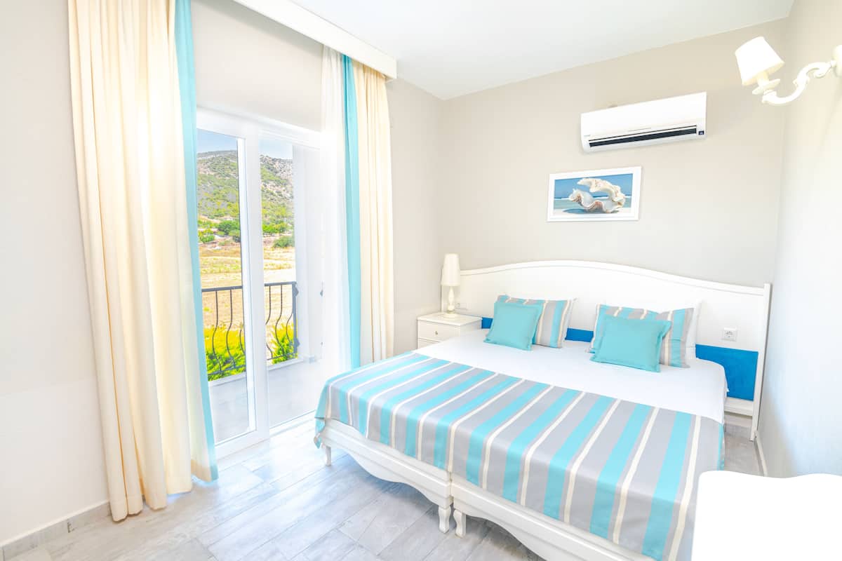 1 bedroom, premium bedding, in-room safe, desk