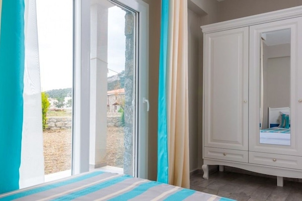 Standard Tek Büyük Yataklı Oda | 1 yatak odası, kaliteli yatak takımı, odada kasa, masa