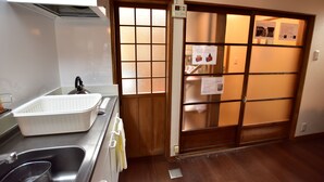 0B | Private kitchen | Fridge, microwave, stovetop, electric kettle - Muromachian (Kyoto)