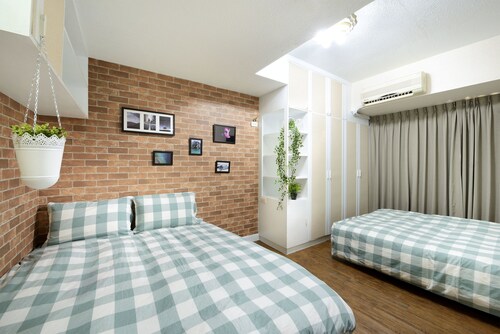 Ximending Florid House