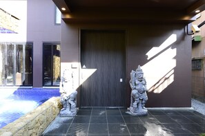 Façana frontal de l'allotjament