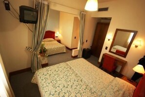 Zimmersafe, schallisolierte Zimmer, Bügeleisen/Bügelbrett
