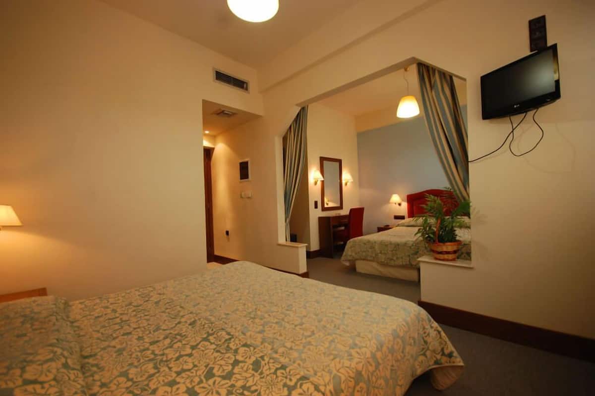 apartment | in-room safe, soundproofing, iron/ironing board, free wifi