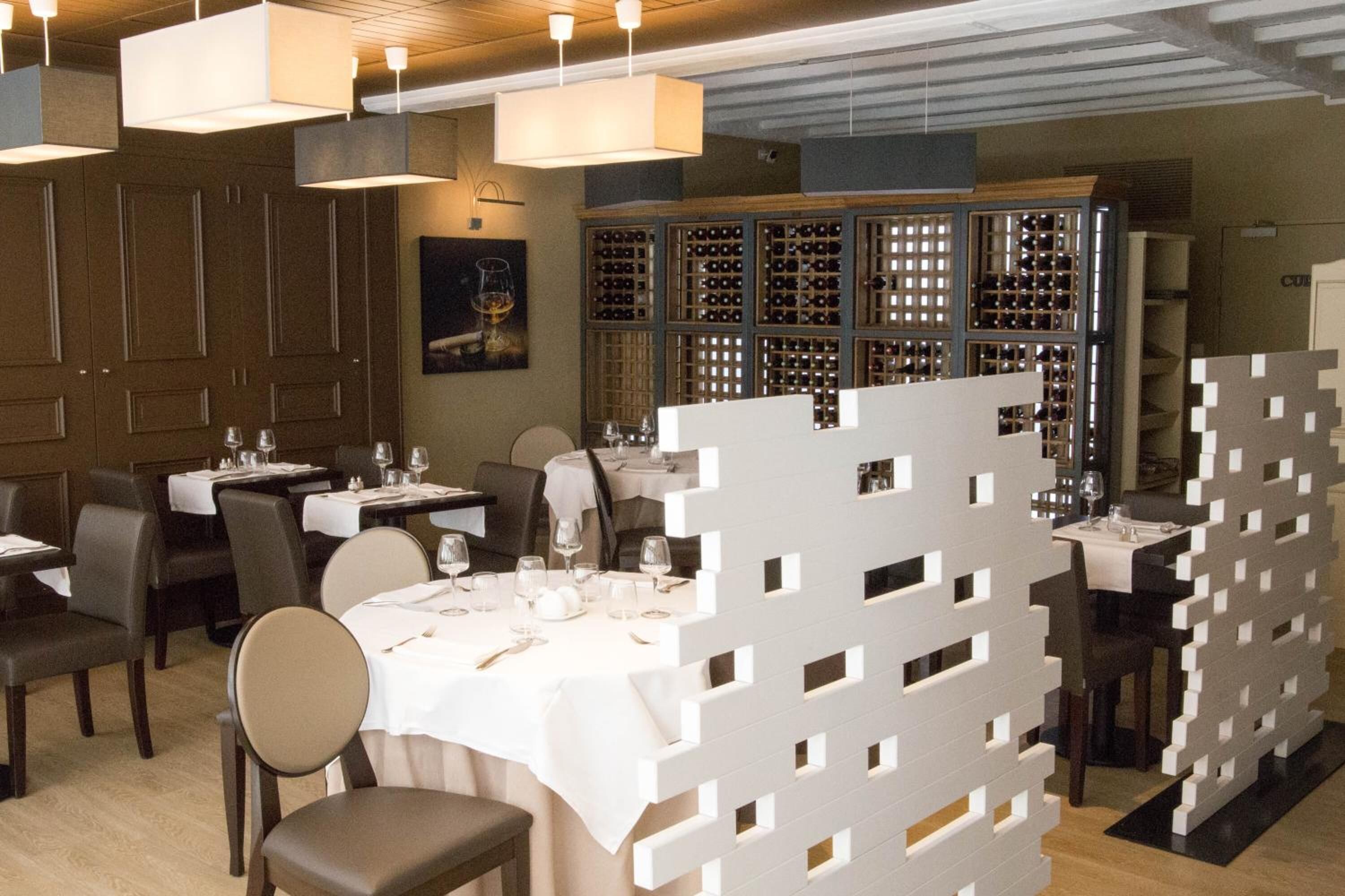 lunch and dinner served