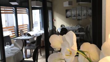 Ze serveren er lunch en diner