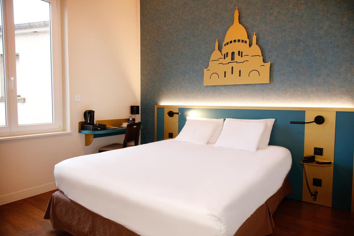 Doppia Superior | Biancheria da letto di alta qualità, una scrivania, ferro/asse da stiro