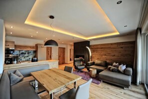 Luxury Appartement TOP 25 / 26 / 28 | ตู้นิรภัยในห้องพัก, โต๊ะทำงาน, ห้องเก็บเสียง, Wi-Fi ฟรี