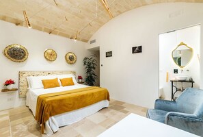Habitación | Tabla de planchar con plancha, wifi gratis, ropa de cama