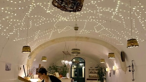 مطعم