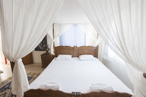 Rollaway beds, free WiFi