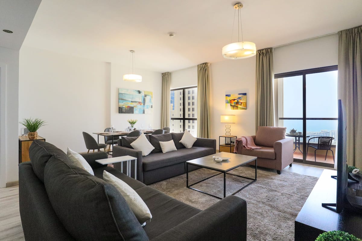 Basic Apartment | Living area | TV
