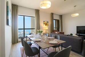 Dining room - HiGuests - Shams 1 (Dubai)