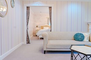 Western Room 21square meter (2 people, Sink, WC, Non Smoking)