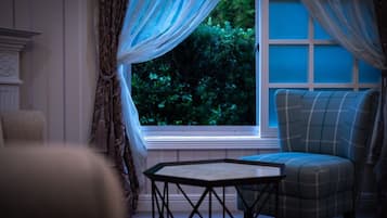 Western Room 21square meter (2 people, Sink, WC, Non Smoking) | Iron/ironing board, free WiFi