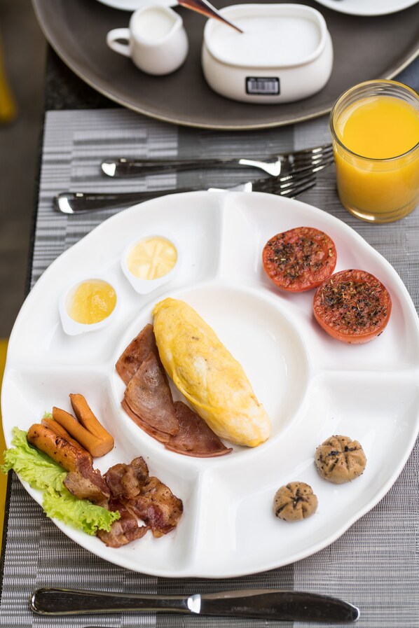 A breakfast plate with eggs, bacon, tomatoes, and toast. - White Rabbit Hostel - Adults Only (Siem Reap)