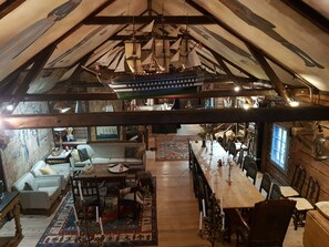 Refrigerador, microondas, placa de cocina, cafetera expreso